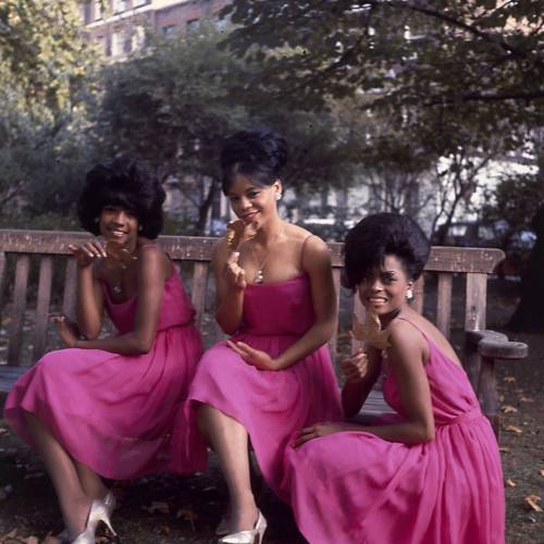 twixnmix: The Supremes in London, October 1964.
