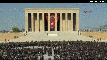 dennsokagi: Anıtkabir’de dünya rekoru  30 Ağustos Zafer Bayramı Haftası etkinlikleri kapsamında 6 bin gönüllü Anıtkabir avlusunda Atatürk portresi oluşturdu. Rekor kıran etkinlik Guinness Rekorlar Kitabı’na girdi 