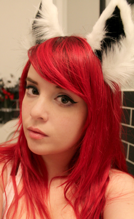 sara-meow: Another pair of ears,another tired me ToT My eyes are on fire! </3 You’re beauty