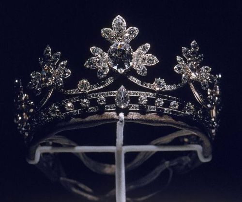 worldofaristocrats:Helen, Duchess of Northumberland had a very beautiful diamond strawberry leaf tia
