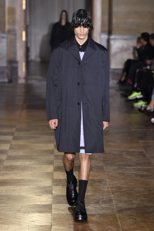 fashionablymaleofficial: (via Raf Simons Men’s RTW Spring 2022 Paris)