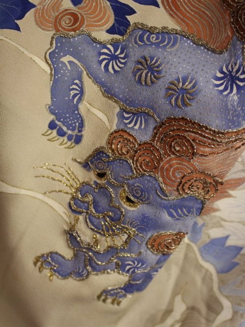 tanuki-kimono: Antique kimono depicting shishi lions frolicking among botan/peony by a dramatic wate