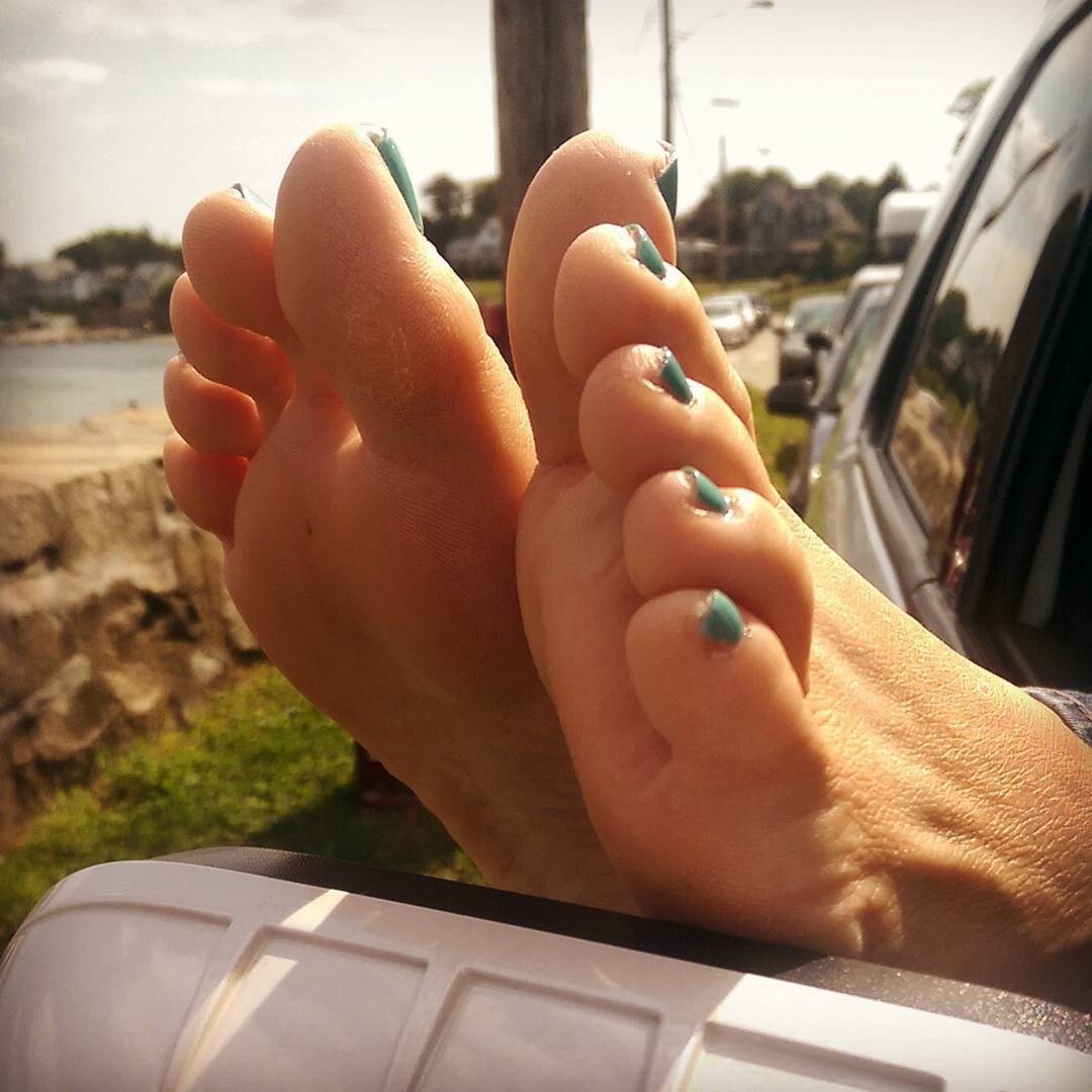 jazjaxfeet:  #sexysoles #mywifesfeetarethebest #sexytoes #sexyfeet #pésfemininos