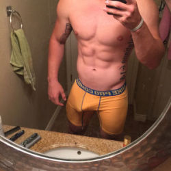 guyswithiphones-nude:  Guys with iPhones