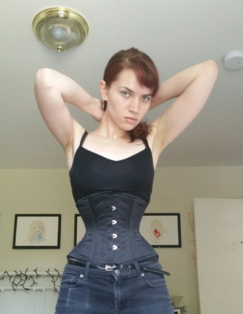hitherehoney:  Obnoxious picture time feat. my waist and absurdly long arms. This is a 20 inch corset and I had at least a 3 inch gap between the lacings. I don’t find this fit particularly great for significant reduction (the shape doesn’t dart in