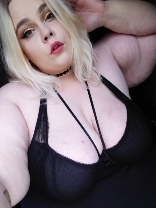 fatstonerchick:C4s.com/117074 Fatstonerchick.manyvids.com Twitter.com/fatstonerchick (Leave links pl
