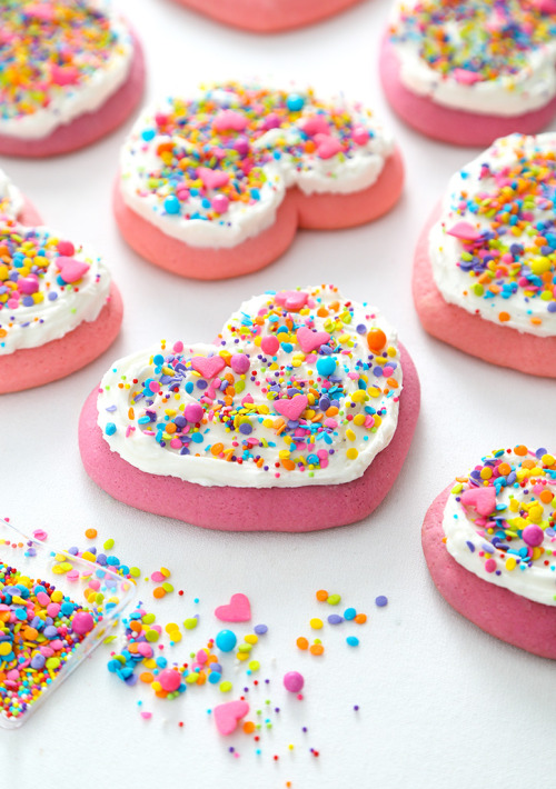 sweetoothgirl:Heart-Shaped Lofthouse Style Sugar Cookies