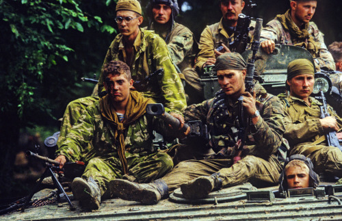 45-9mm-5-56mm:  freexcitizen:  oldthunder:   During the first war, two weeks in the Chechnya mountains with intelligence service Russian commandos. Six dead and eighteen wounded soldiers.  Eric Bouvet || Russian commandos - Chechnya   Where did they get