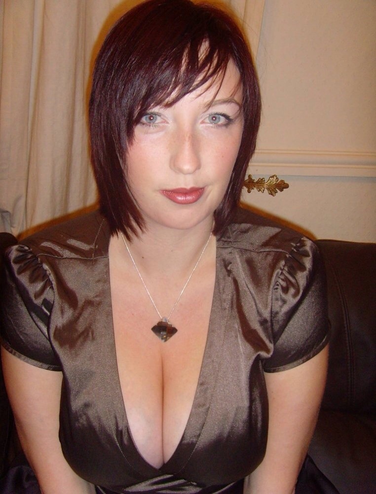 sexybuxoms:  jigsawman00:  hendrixfan1965:  What a handful  Magnificent breasts xx