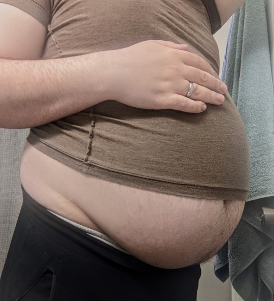 casuallyround:This is your quarterly reminder that I’m still alive and still pretty fat.Managed to get pretty stuffed today on a whim. It sure feels good. I miss doing this every day…