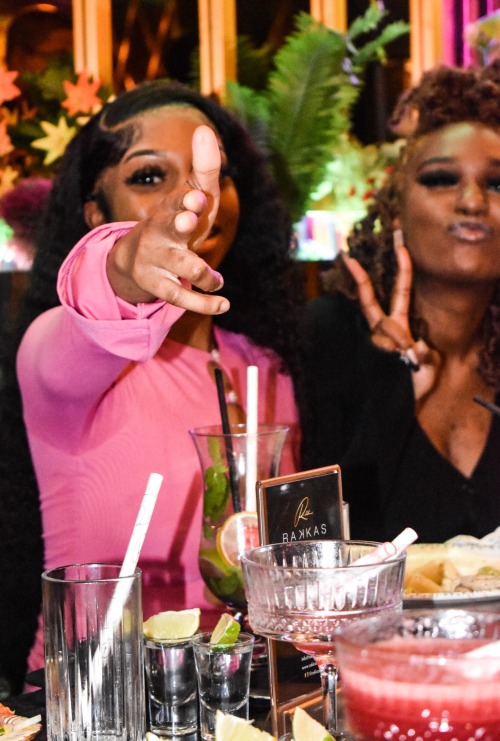 When Your Sisters Are Your Favourite Muses; Ne6retias To The World