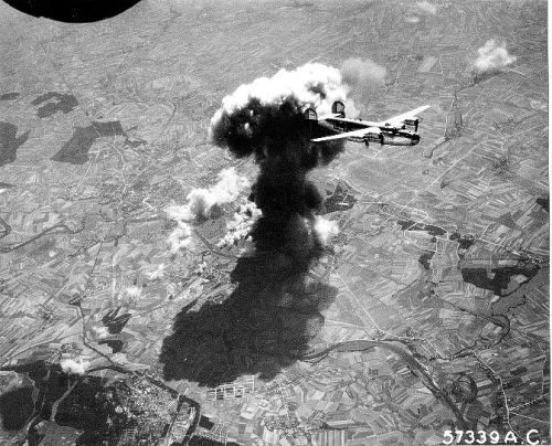 fcba: 465th Bombardment Group B-24 Liberators on a mission in 1944. (USAAF Photo) 