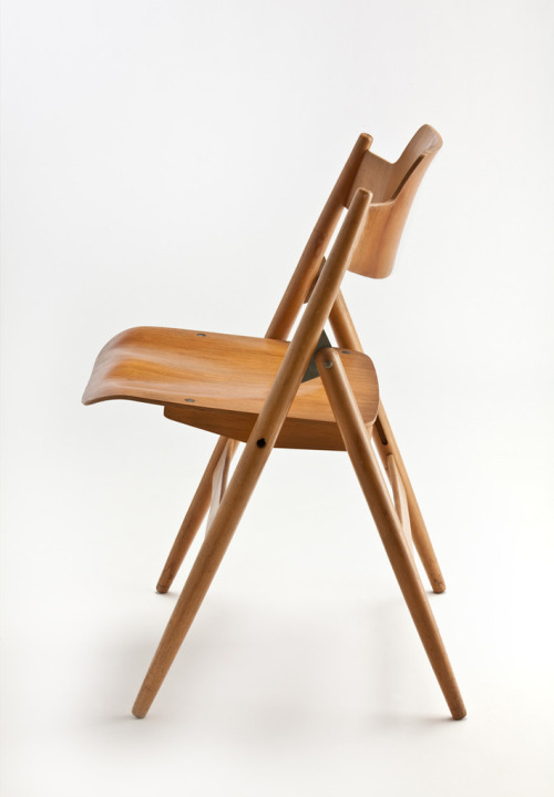 Egon Eiermann, Folding chair SE 18, 1952. Wilde und Spieth, Germany. Museum für Angewandte Kunst. Vi