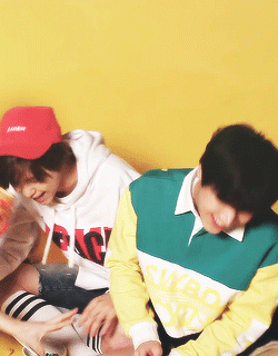 yoon-to-the-oh:There is something going between  it’s you and me and you ♡♡ ~