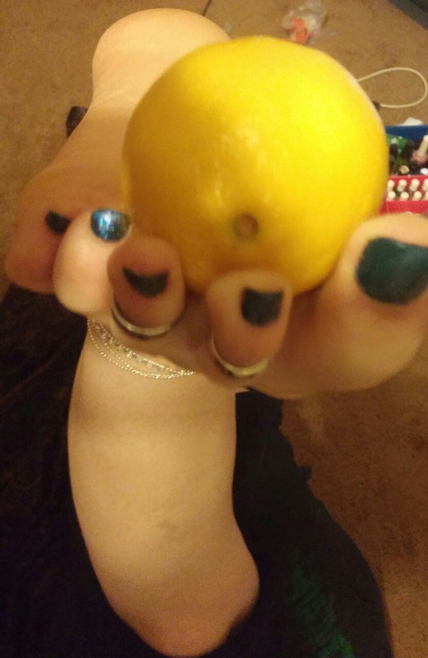 sweetcandytoes:  Outtakes from Candy’s little lemon tease…