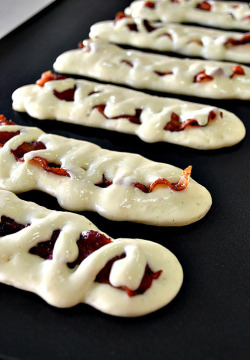 thecakebar:  Hidden Bacon Pancake Dippers {click