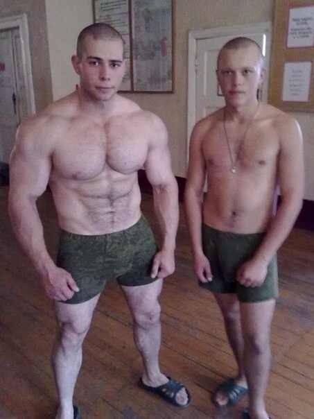 keepemgrowin:Oh hell yes… ridiculously hot military muscle.