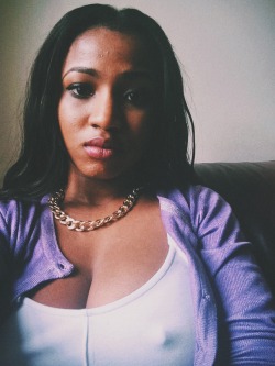 illyspov:  Damn i wnna see her boobs! One of my new favorites.  Tumblr: zainmonroe