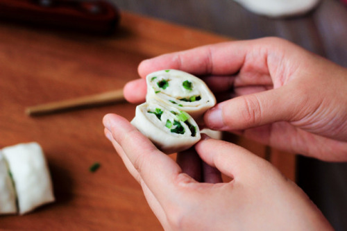 foodffs:Steamed Scallion Buns - Hua Juan Follow for recipes Is this how you roll?