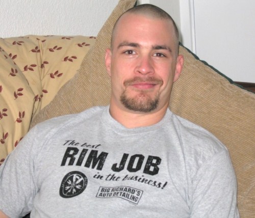 puphawaii:  marinebuzz:  bet the goatee feels nice…   Where do I sign up?