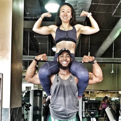 Pro tip: how to pick up girls at the gym #godzillaandmothra #powercouple #lifting #buff #workout #