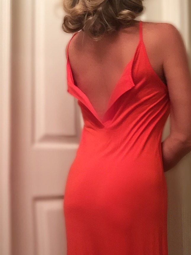 roseisnotred:  soccer-mom-marie-2:  BRALESS FRIDAY- and I’m trying on a dress I