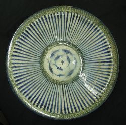 munan15:13th century bowl with central fish motif from Iran