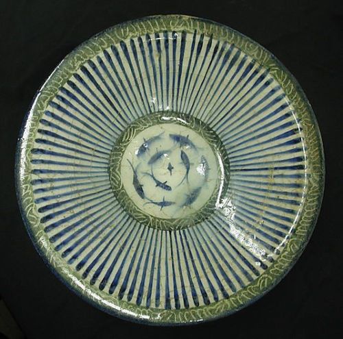 Set of Persian pottery, from 13th to 17th century. 1. Bowl with Central Fish Motif. Date: 13th centu