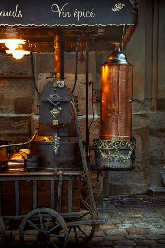 steampunktendencies:  Montmartre, Paris, France  Photographer : @thepictorialist