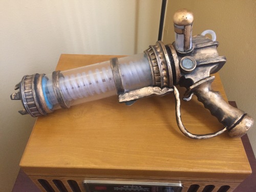 Jinx’s zap gun, finished. I learned to 3D model and built all of the models in 2 weeks. Had it print