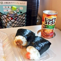 tokyogems:  breakfast on the bullet train