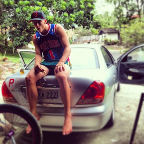 adelaide-gay-guy: olderbromakesmehot: Footys, feet, a bit of attitude and a basketball jersey. This 