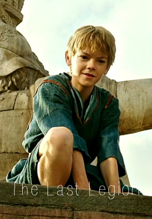 shadowhuntersofhogwarts:  cityoflegends:  amarshmallowphil:  sammysshadowhunterhasclaws:  Thomas Brodie-Sangster  HE’S ALL GROWED UP  He’s 23 and he looks 16, the fuck bro?  HE’S 23!?!?? 