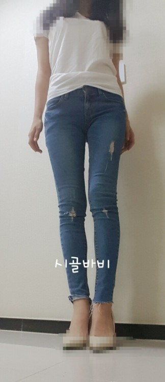 jjalss5555: 머리좀 식히러 갔다올께 잠시 쉬어도 잊지말그 기다리고있어 일상컷 하도 원해서 마지막으로 찍고감 가장흔한 청바지에 하얀티 ㅋㅋ 나도 일반사진은  당신옆을 지나가