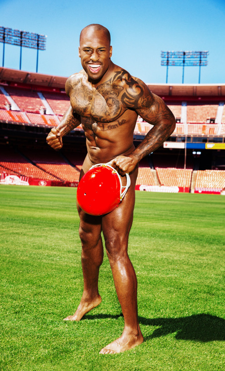 jukadiie:  missinglinc:  Vernon Davis - ESPN Body Issue 2013 (x)  THANK GOD FOR THE BODY ISSUE…. 