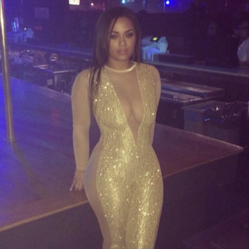 gurillaboythamane:  pookaluvcurves:  Pookaluvcurves  SEXY BAD BITCH