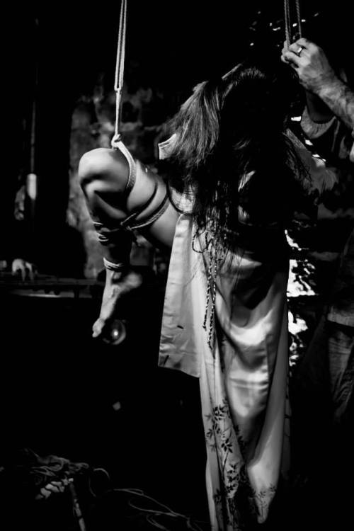 misungui:         Rope : PhilipAnn Model : Misungui MUAH : Tatiana Tereshenco Musique : Fabien Zarka Photos : Cedric Von Düron