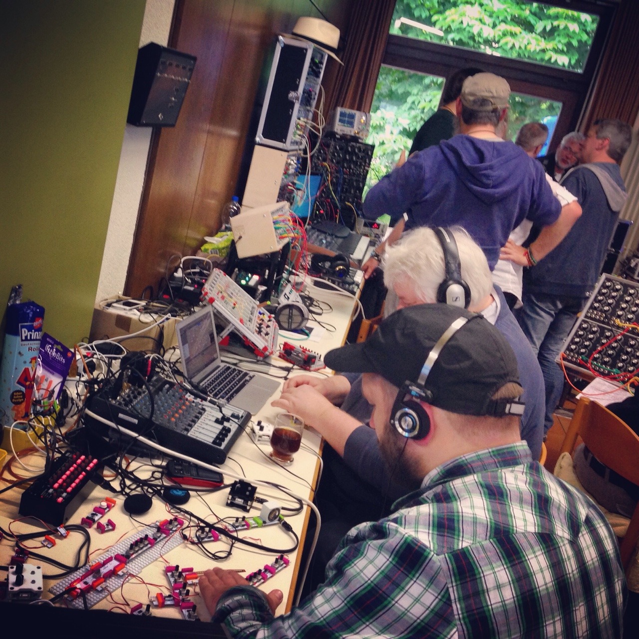 tuesdaynightmachines:  Some pictures from the “Happy Knobbing 2015” modular synth