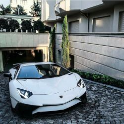 themanliness:  Lamborghini Aventador SuperVeloce!⚪💀 Follow @millionaireaspects! Follow @millionaireaspects! ——- Photo by @omarbahlol 