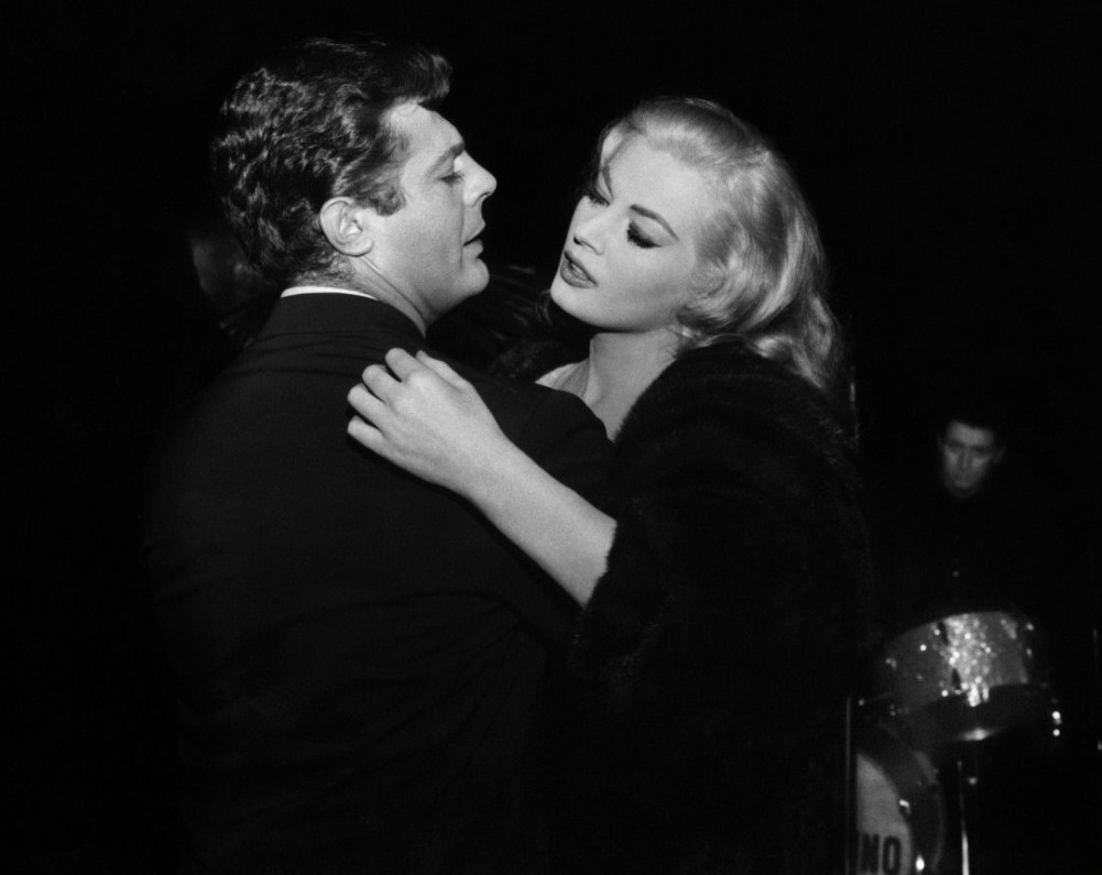 gatabella:  Anita Ekberg and Marcello Mastroianni on the set of La Dolce Vita, 1960