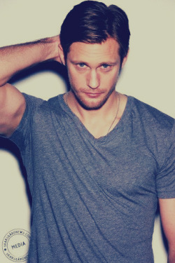 hotfamous-men:  Alexander Skarsgård 