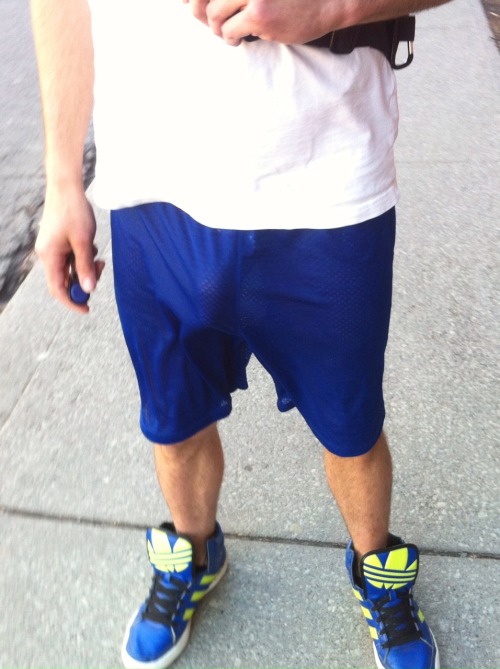 yoloswagto:  Freeballin'’ around town…