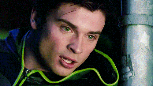 lane-and-kent-reporters:—Clark Just-Got-Kissed-by-Lois-Lane Kent, Smallville, “Hydro” (Directed by T