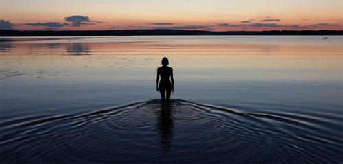 nevver:  No looking back, Elina Brotherus
