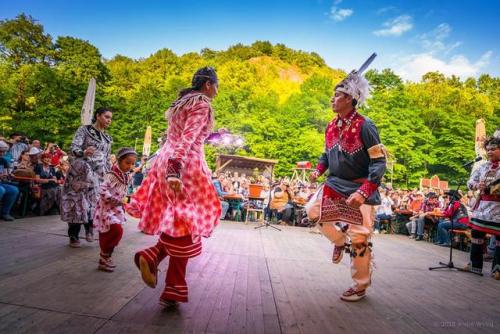 thefalsefaces:Dancers of the Oneida nation presented traditional dances to the opening of the 26. Ka