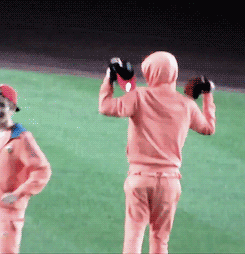 blondejongin:  hooded maknae’s manly running with the hats 