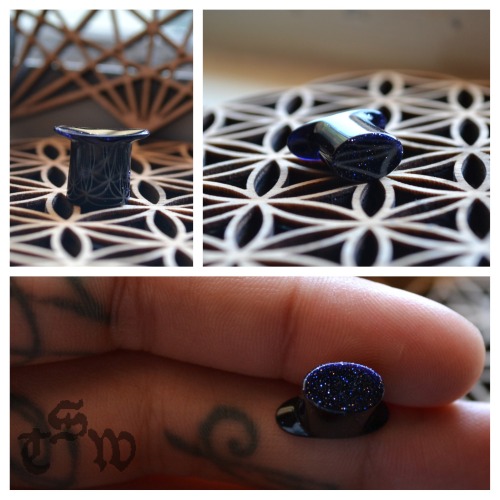 freemindfreebody:  gogosavvy:  8.5mm Oval Blue Goldstone Labret - For Rebecca W. - The Stone Witch Facebook www.thestonewitch.com *You guys!  It’s like glitterrrrrrrrrr!*  this is so classy. 