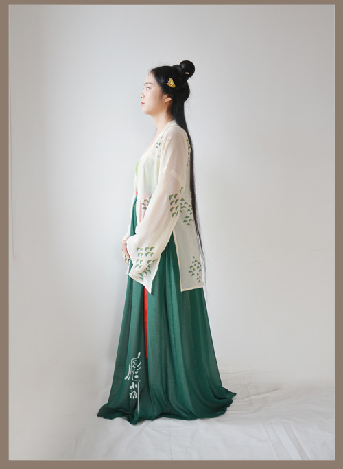 fouryearsofshades: 小 雅 Traditional Chinese Hanfu.