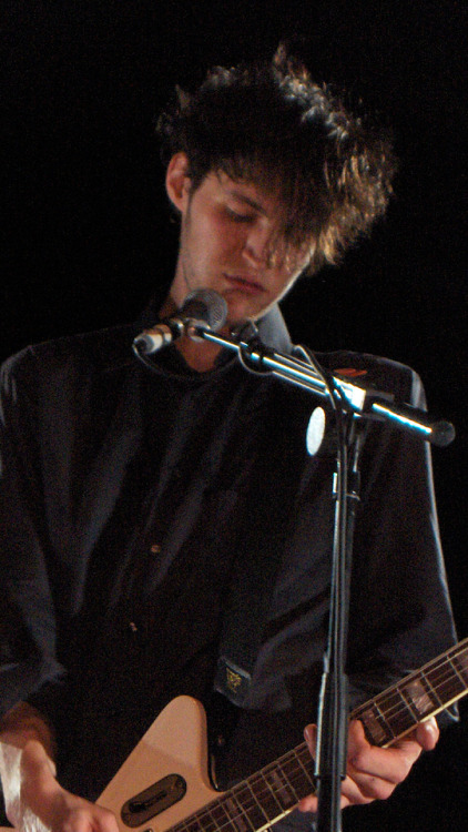 jjohnmurphy: josh klinghoffer lockscreenslike or reblog if saving  ♡