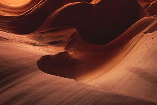 Waves. #antelopecanyon #abstractnature #inspiredbynature (at Lower Antelope Canyon) https://www.inst